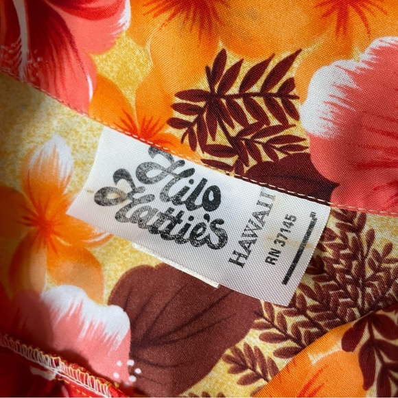 Vintage Hilo Hattie’s button front shirt - Picture 4 of 5